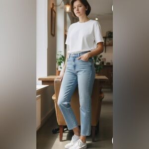 nwt-  splendid jeans
Faded Loose Fit 
Classic blue
25  Mid - Rise Crop